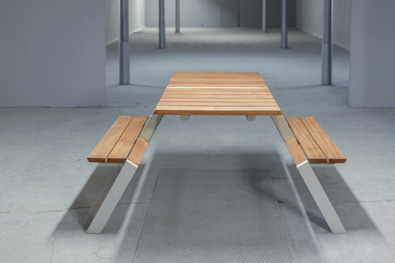 Zastávka na U6. Pohodlný nástup i výstup. Řešení s cenou Red Dot Design Award